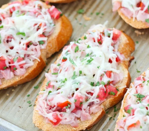 HAM AND CHEESE BRUSCHETTA